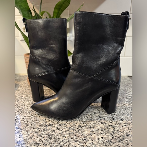 NWOT Aquatalia Stephanie Black leather Heeled Boots - Picture 1 of 12